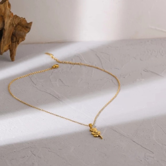 🌹18K gold plated rose necklace - Picture 6 of 7